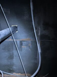 天花板頂部白蟻足跡