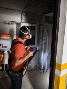 病媒蚊防治地下停車場噴灑作業