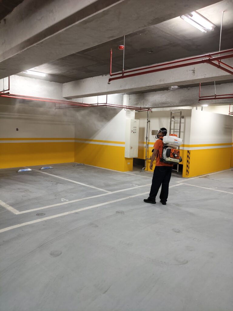 病媒蚊防治地下停車場噴灑作業